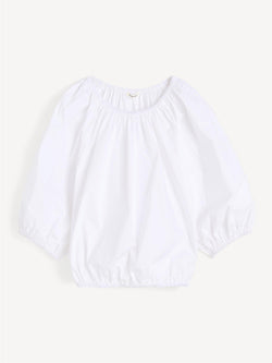 By Malene Birger Lelow topp i hvit, laget av 100% organisk bomull, med en ballongformet silhuett og albuelange ermer.
