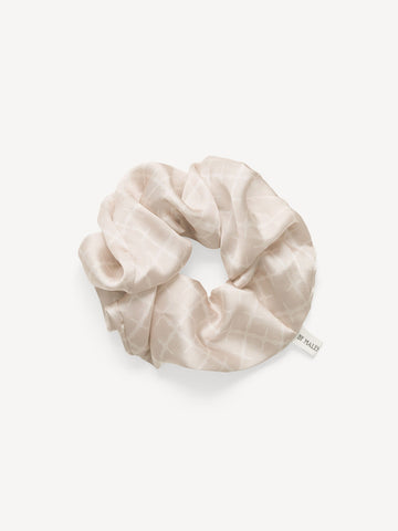 ADA SCRUNCHIE Hårstrikk Beige