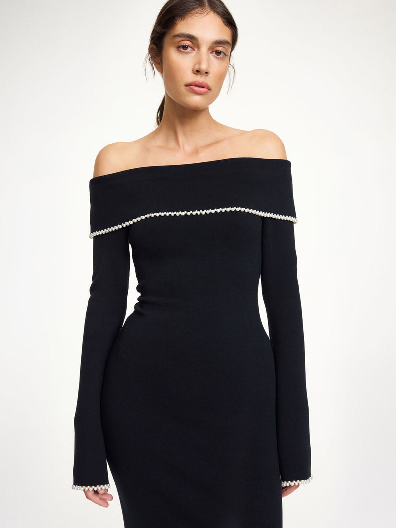 HILLEVI "off Shoulder" Kjole med perler Sort