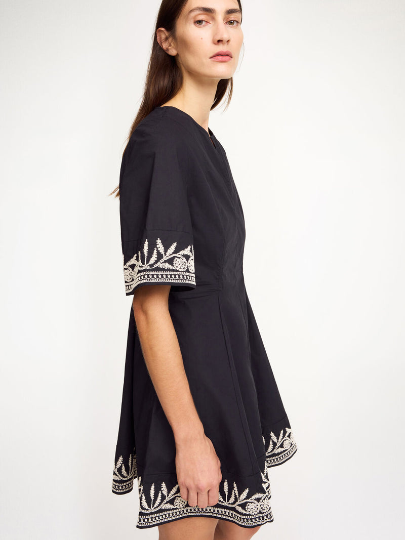 MARY kjole med lekre broderier Sort