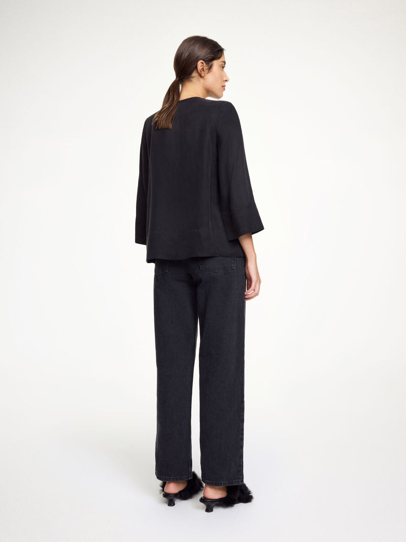 VEGA Bluse med knyting i halsen Sort