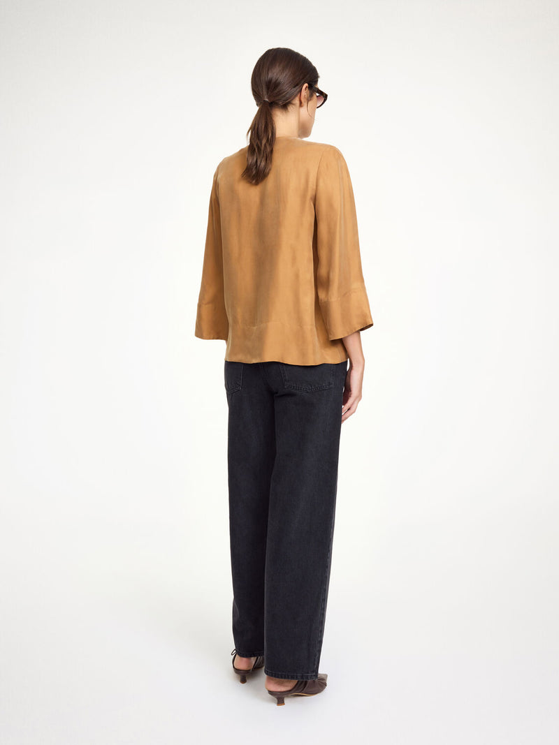 VEGA Bluse ned knyting i halsen Brun