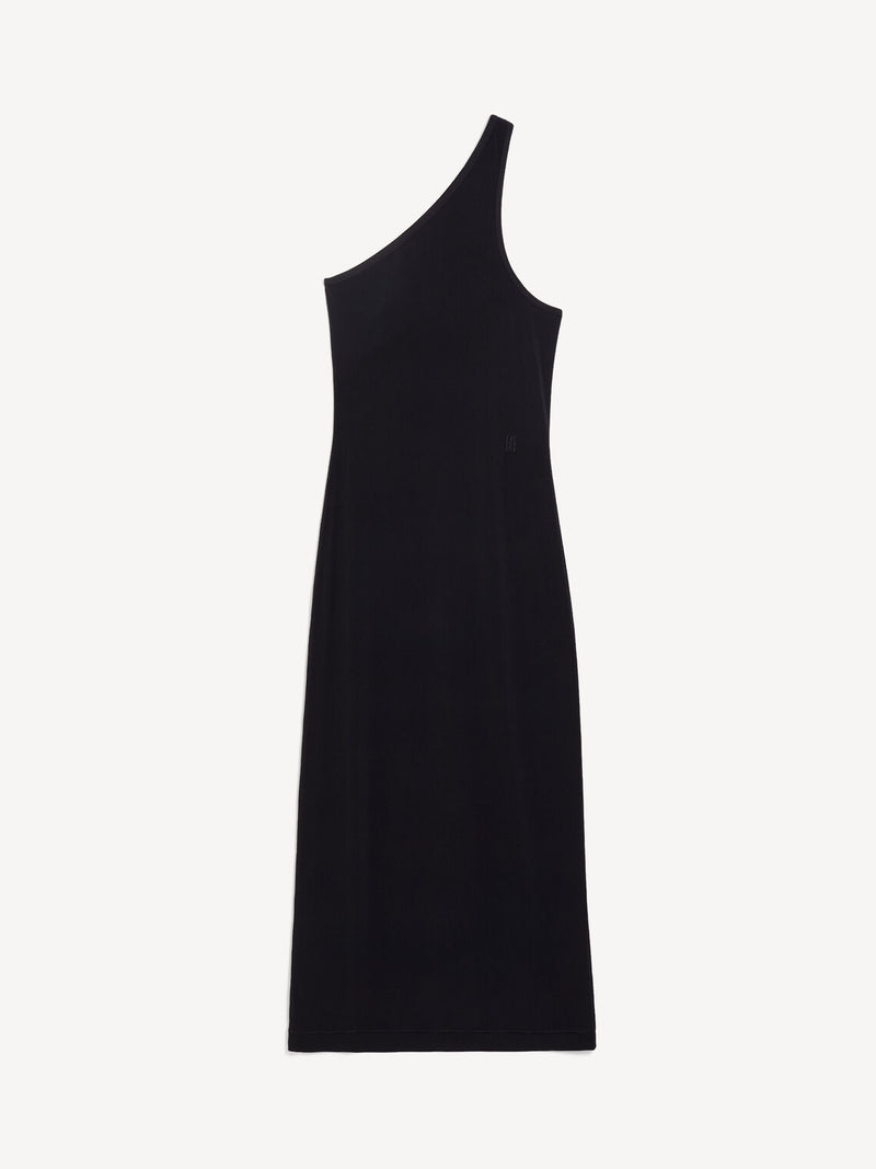 By Malene Birger Agnes kjole i sort, laget av resirkulert polyester, med asymmetrisk snitt, bred stropp og et brodert monogram.