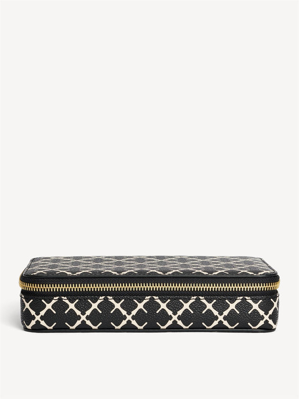 By Malene Birger Bae Cher smykkeskrin i sort, laget av polyvinylklorid med Signature Flower-print.