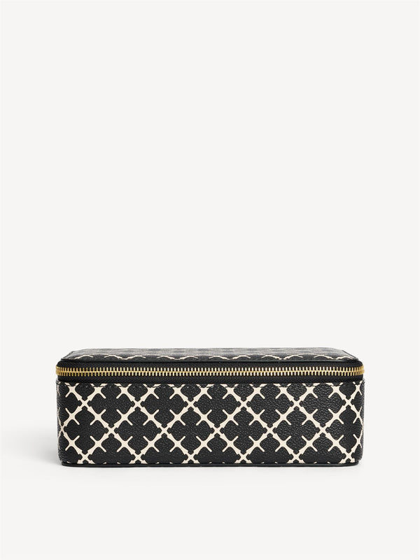 By Malene Birger Bae Makeup sminkeveske i sort, laget av polyvinylklorid med Signature Flower-print.