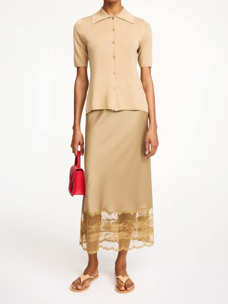 By Malene Birger Blake skjørt i beige, med blonderkant og et asymmetrisk snitt, laget av acetat og polyester.