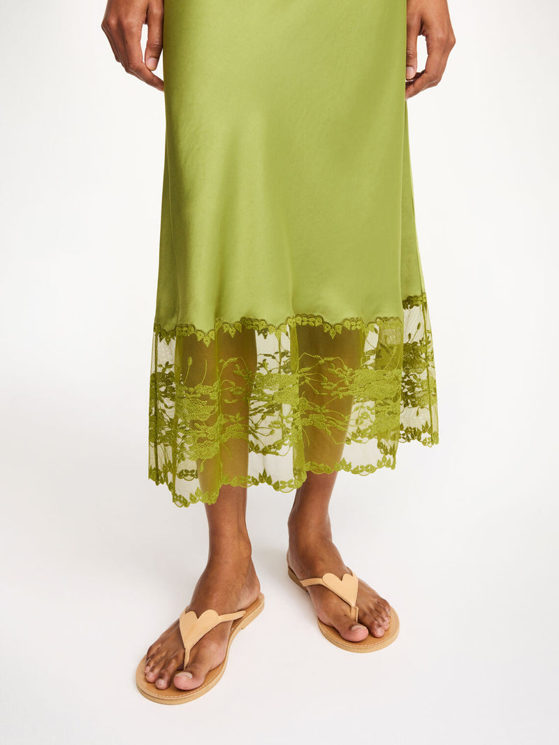 By Malene Birger Blake skjørt i grønn, med blonderkant og et asymmetrisk snitt, laget av acetat og polyester.