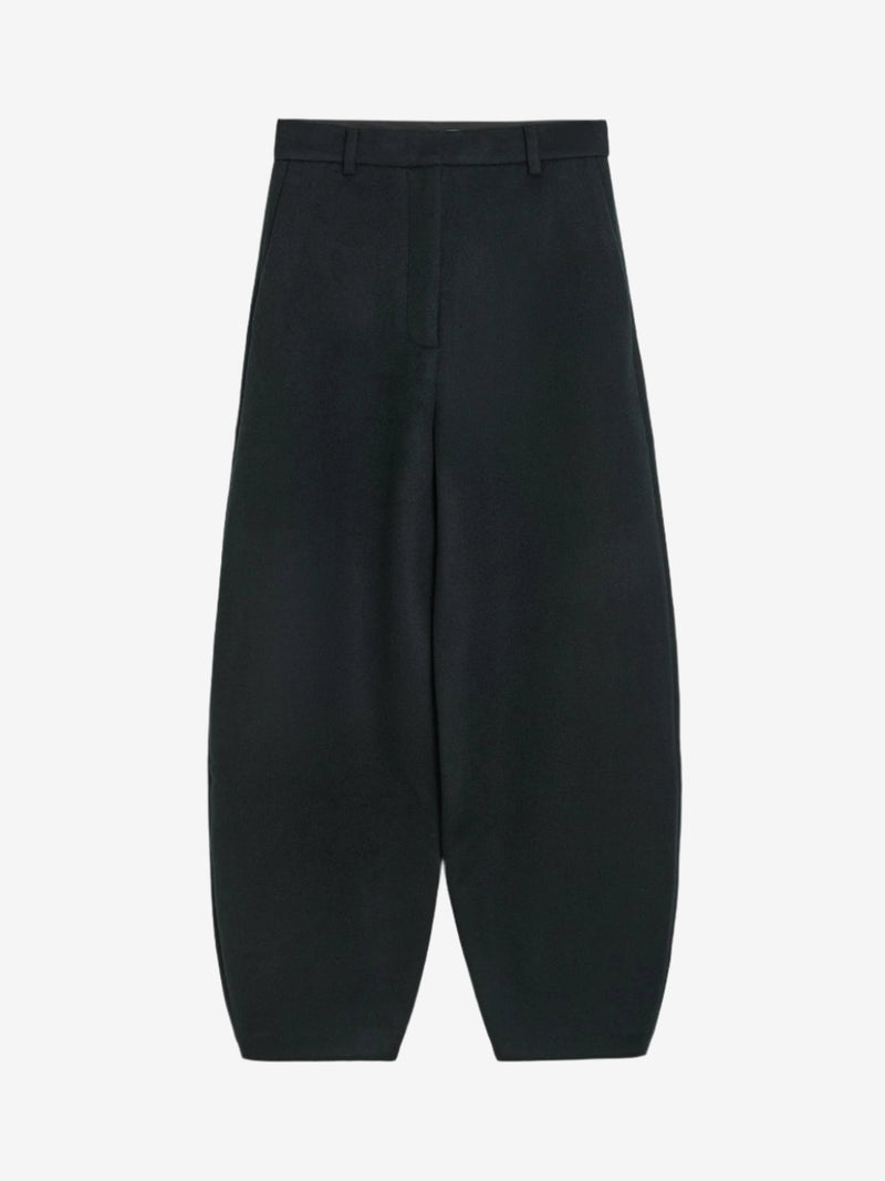 By Malene Birger Carlien bukse i sort ull, med en kongle-formet shape og høyt liv.