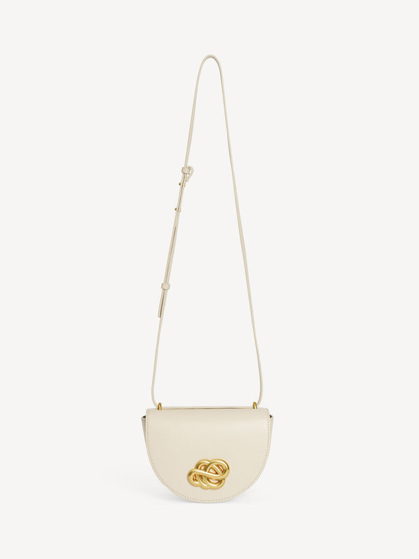 By Malene Birger Cebelle skulderveske i glatt, hvit skinn, med et Scribble-motiv og justerbar skulderrem