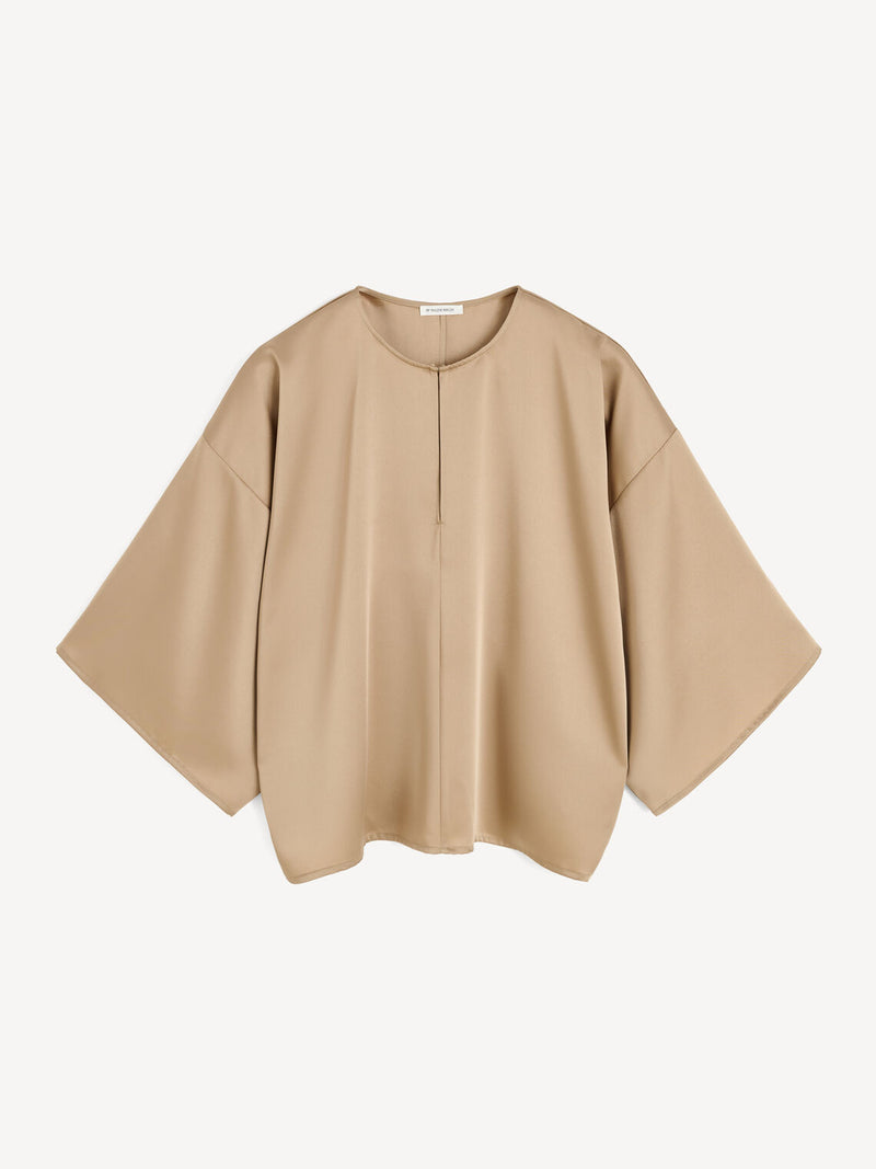By Malene Birger Cicie bluse i beige, laget av acetat og polyester, med en løs passform, albuelange ermer og v-utringning.