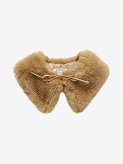 By Malene Birger Cowie skjerf i brun imitert pels, av polyester.