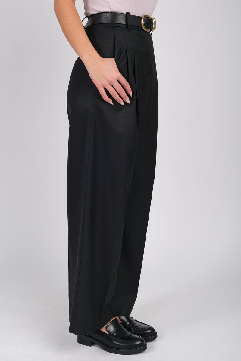 By Malene Birger Cymbria bukser i sort polyester, med en skreddersydd look, høyt liv, ledig passform og brede ben.