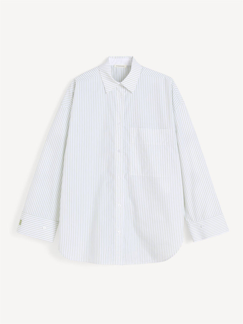 By Malene Birger Derris bomullskjorte med grønne striper, laget av 100% organisk bomull med en oversized passform.