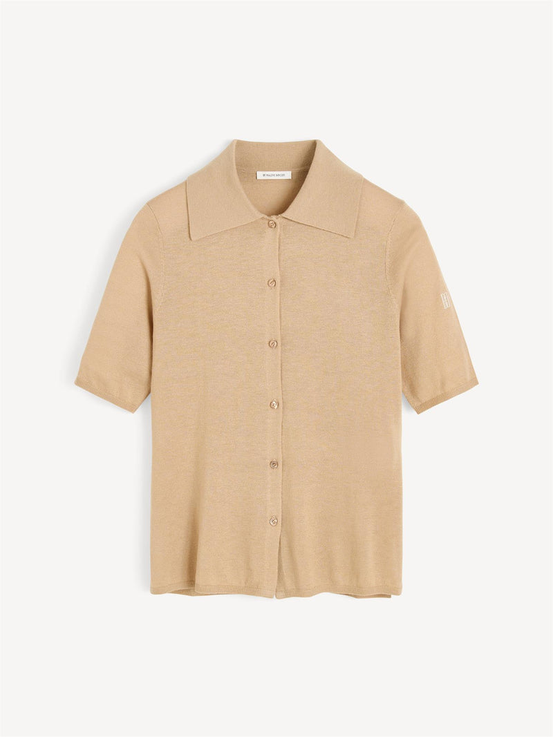 By Malene Birger Dotta bluse i beige, med krage og knapper, laget av en blanding av lyocell, ull og silke.