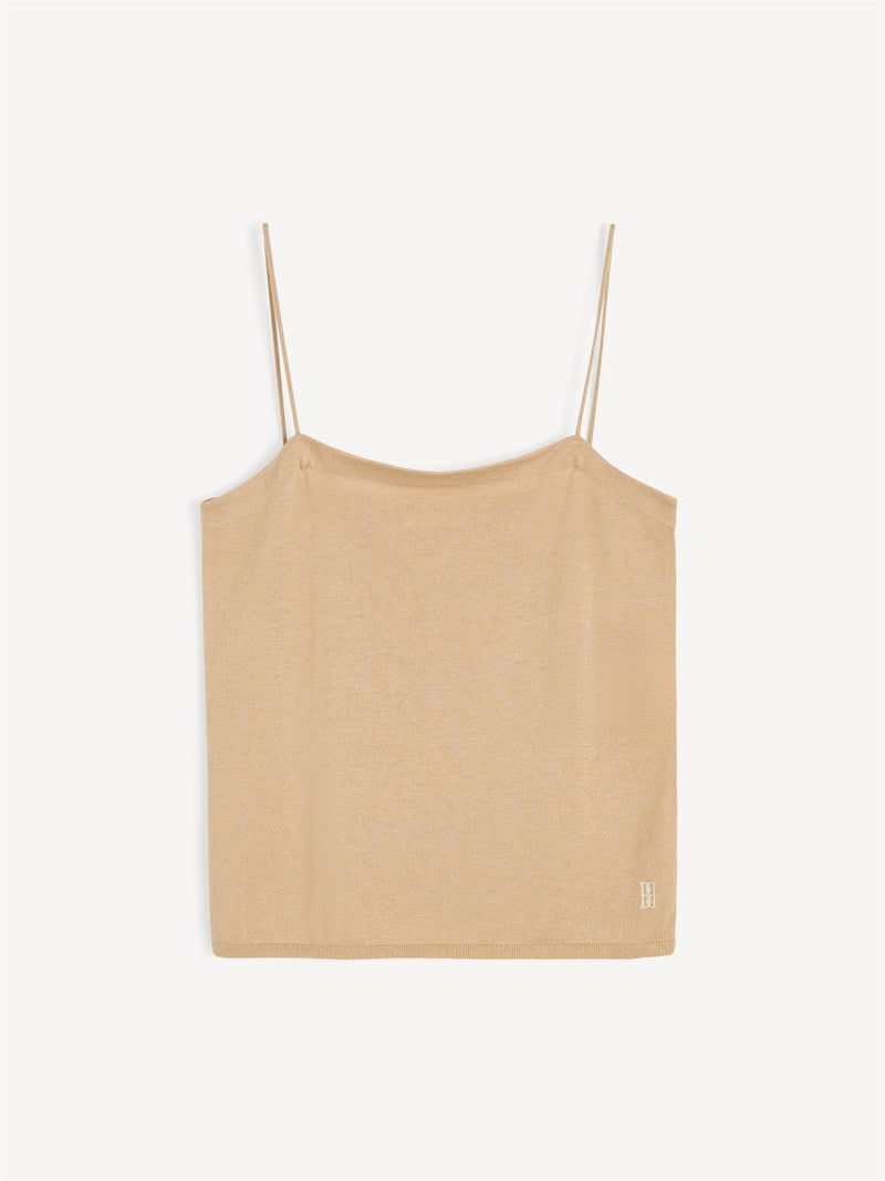 By Malene Birger Edel topp i beige, laget av en blanding av lyocell, ull og silke, med spaghettistropper og et flatterende design.