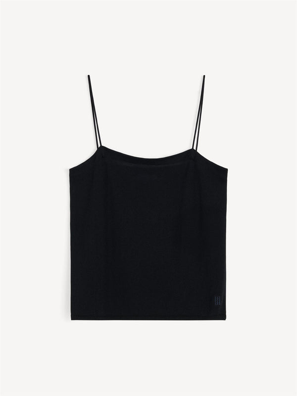 By Malene Birger Edel topp i sort, laget av en blanding av lyocell, ull og silke, med spaghettistropper og et flatterende design.