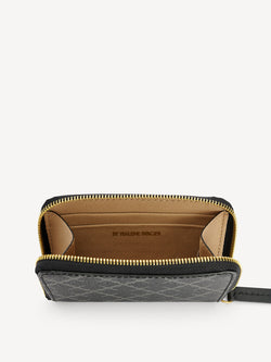 By Malene Birger, Elia coin, lommebok  i koksgrå, polyvinyl chloride,, imitert skinn, med Signature Flower-mønster.
