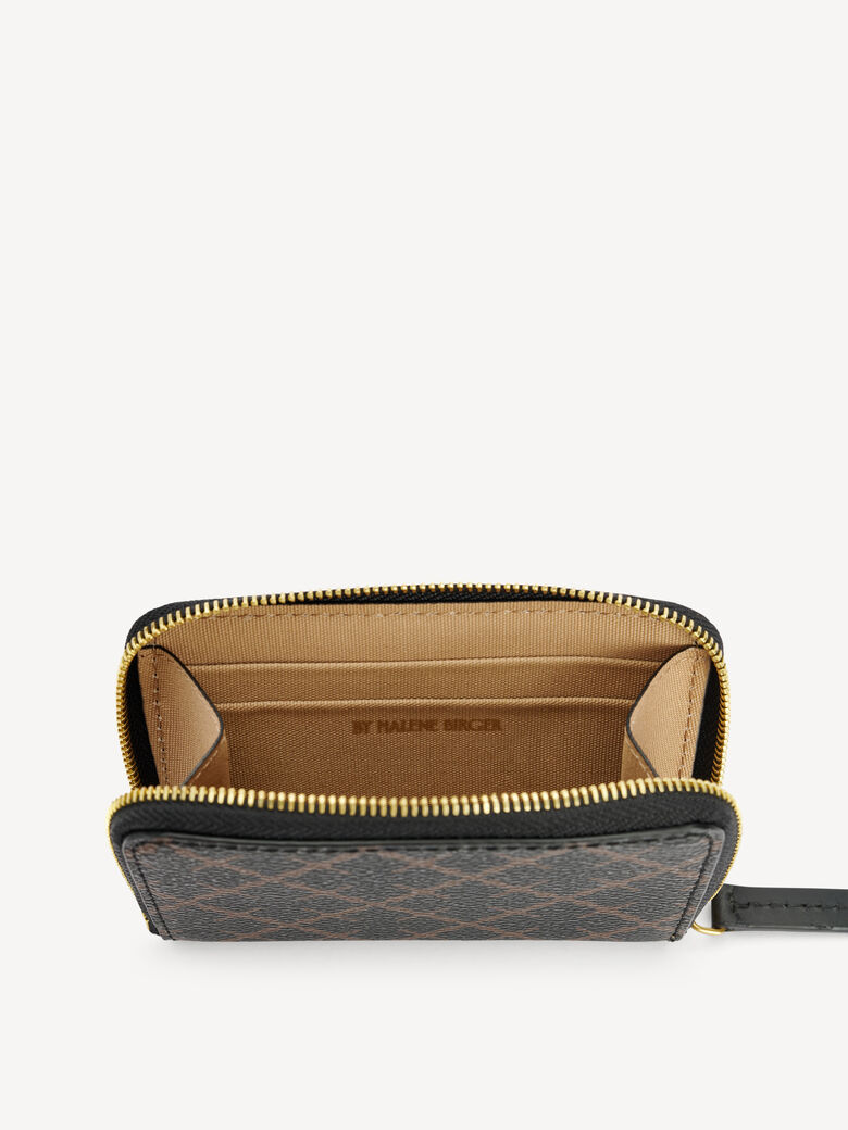 By Malene Birger Elia Coin lommebok i brun, med Signature Flower-print og gullfarget logo, laget av polyvinylklorid.