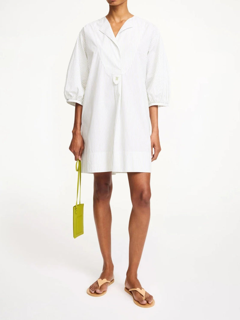By Malene Birger Faya tunika-kjole i hvit med grønne striper, laget av 100% organisk bomull med en flatterende passform.