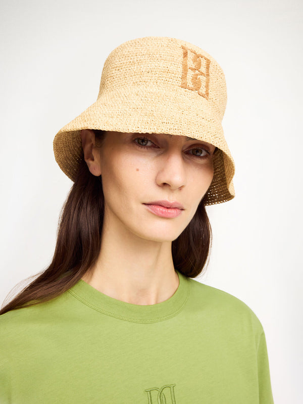 By Malene Birger Gamma hatt i raffia strå, med brodert monogram i front og skygge for solen.