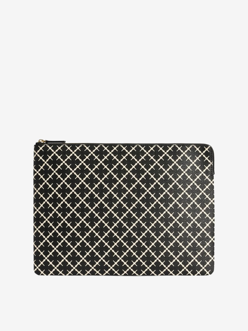 By Malene Birger Ivy laptop-mappe i sort, laget av 100% polyvinylklorid med Signature Flower-print, designet for en 13" MacBook.