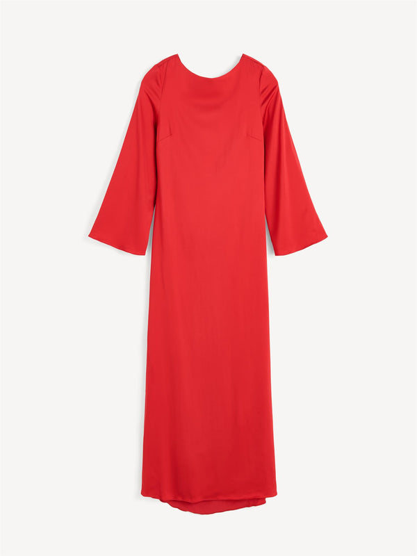 By Malene Birger Lisa kjole i rød, med dyp rygg som lukkes med justerbar knyting og er laget av viskose og elastan.