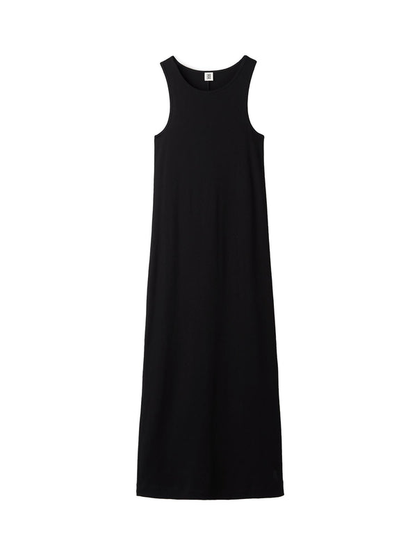 By Malene Birger Lovelo kjole i sort, ribbestrikket organisk bomull, med smal passform og bryter-arm detalj.