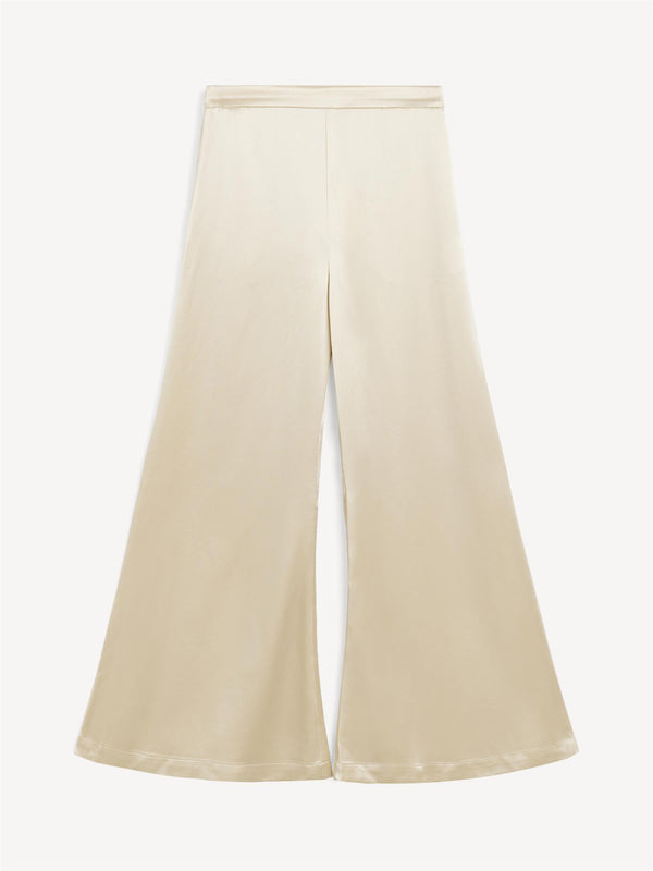 By Malene Birger Lucee bukse i kremfarget, med utsvingte ben og laget av acetat og polyester.