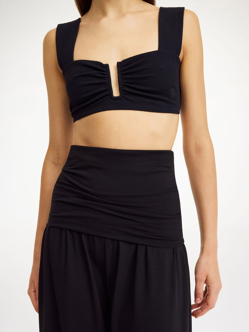 By Malene Birger Marciel jumpsuit i sort, laget av organisk bomull og elastan, med en nedbrettbar tubetopp og voluminøs nederdel.