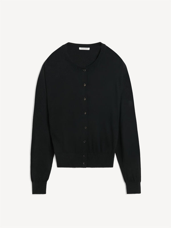 By Malene Birger Montie cardigan i sort, med ribbestrikkede kanter, rund hals og laget av en blanding av ull, silke og lyocell.