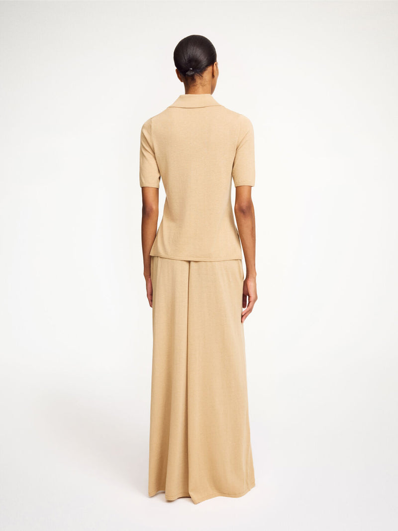 By Malene Birger Piscata bukse i beige, med vide ben og justerbar snøring i midjen, laget av en blanding av lyocell, ull og silke.