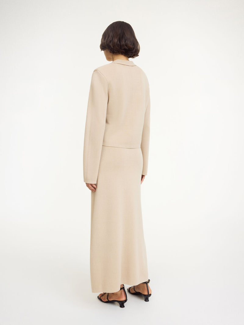 By Malene Birger Roz strikket skjørt i beige, laget av viskose og polyamid, med en nett a-formet passform og strikk i livet.