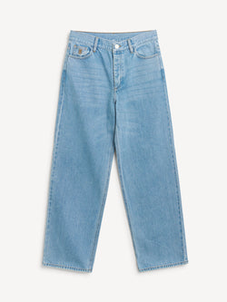 By Malene Birger Vinola jeans i vasket blå, laget av organisk bomull, med en løs passform og vide ben.