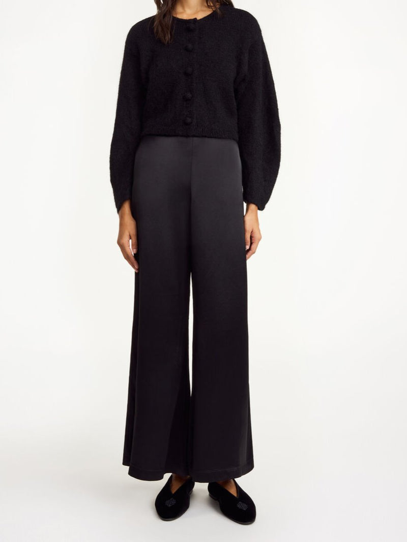 By Malene Birger Zharea cardigan i sort, med en nett lengde og buede ermer, laget av ull, mohair og polyamid.