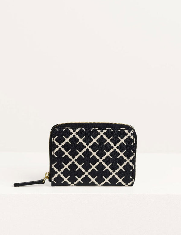 By Malene Birger, Elia coin, lommebok  i sort, polyvinyl chloride,, imitert skinn, med Signature Flower-mønster.