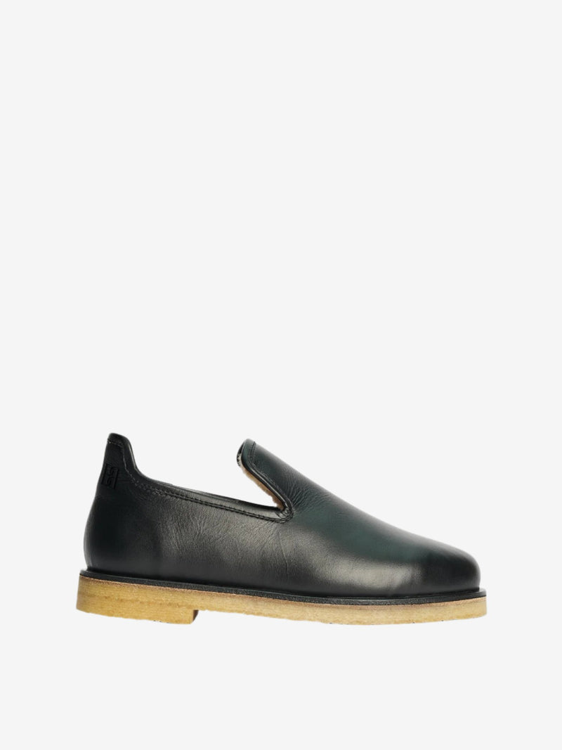 By Malene Birger Romine loafers i sort kuskinn, foret med sherling og med rund tå.